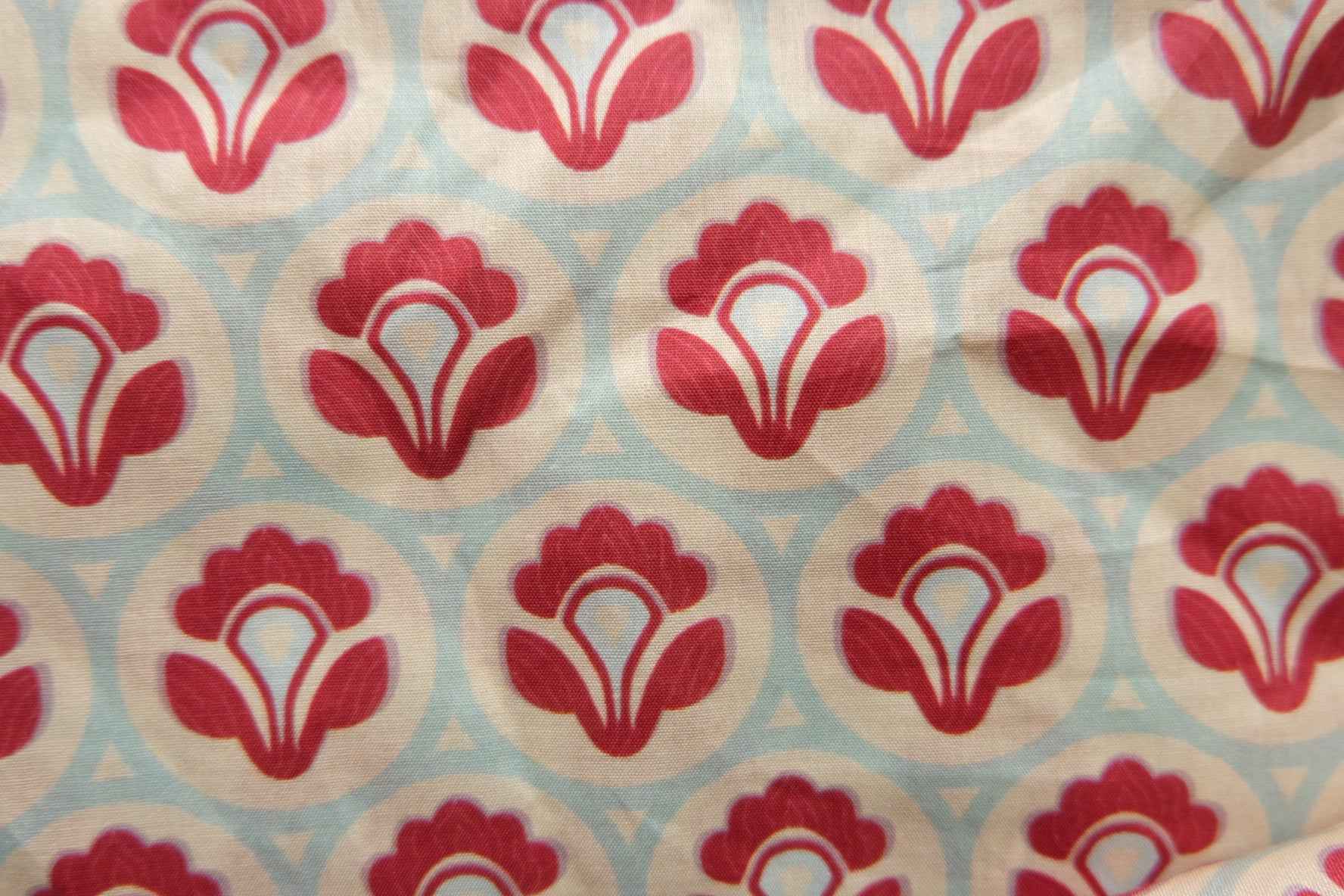 Red Floral Cotton Lawn – 0.44 Yard Remnant - BUBBO