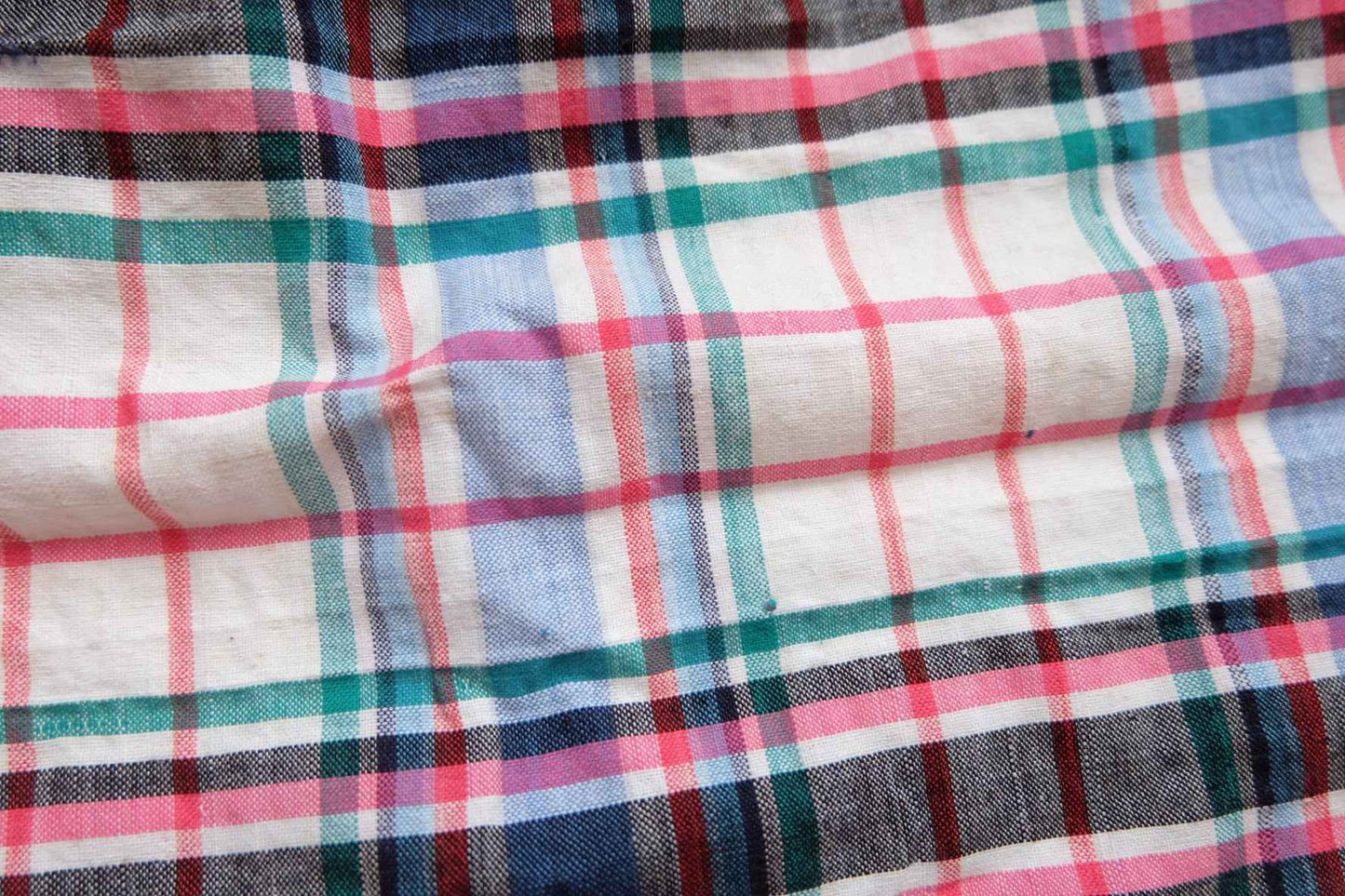 Southern Textile: '80s Lightweight Fashion Fabric - BUBBO