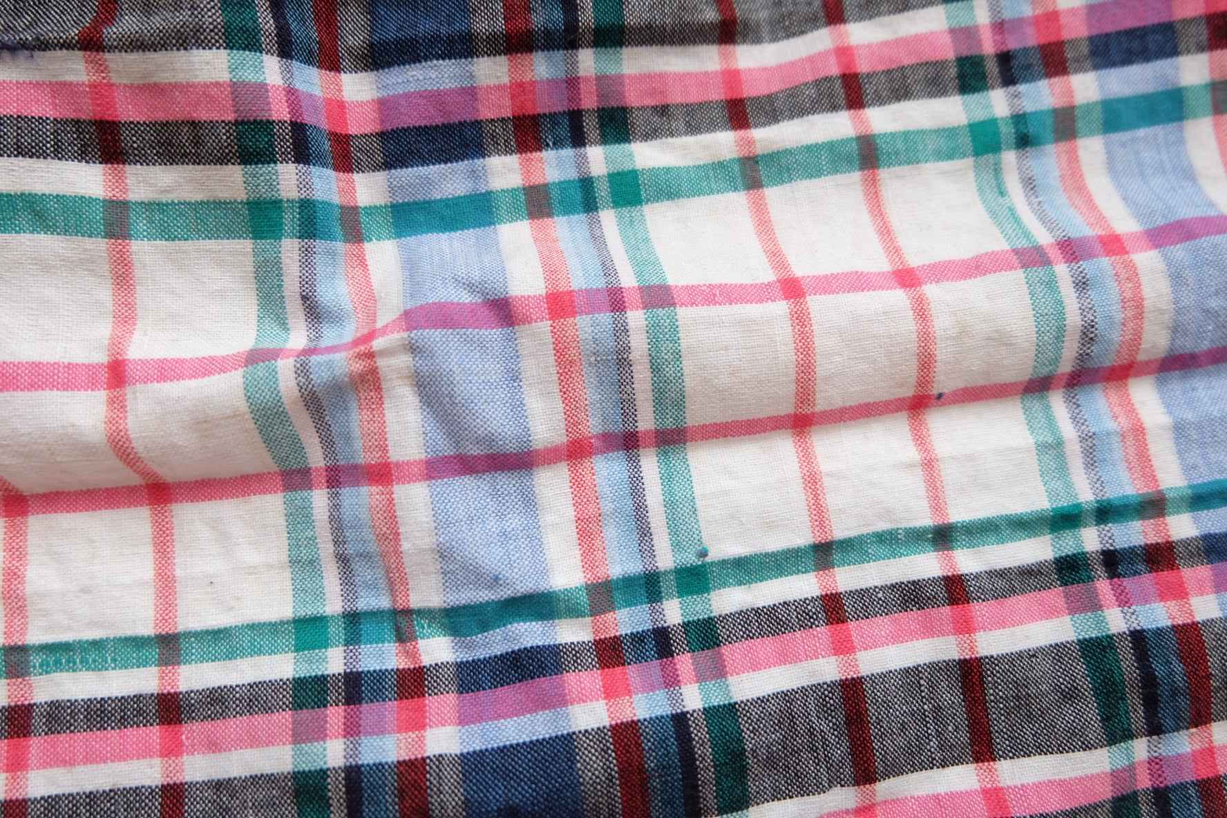 Southern Textile: '80s Lightweight Fashion Fabric - BUBBO