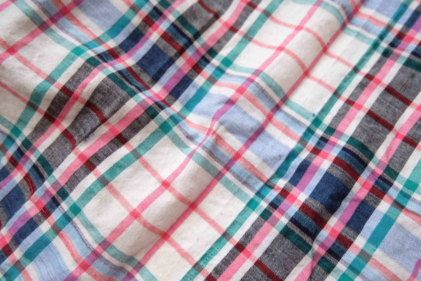 Southern Textile: '80s Lightweight Fashion Fabric - BUBBO