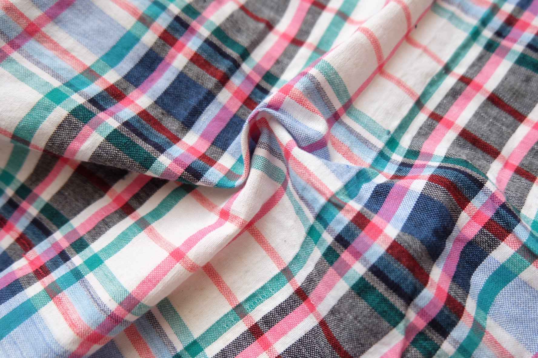 Southern Textile: '80s Lightweight Fashion Fabric - BUBBO