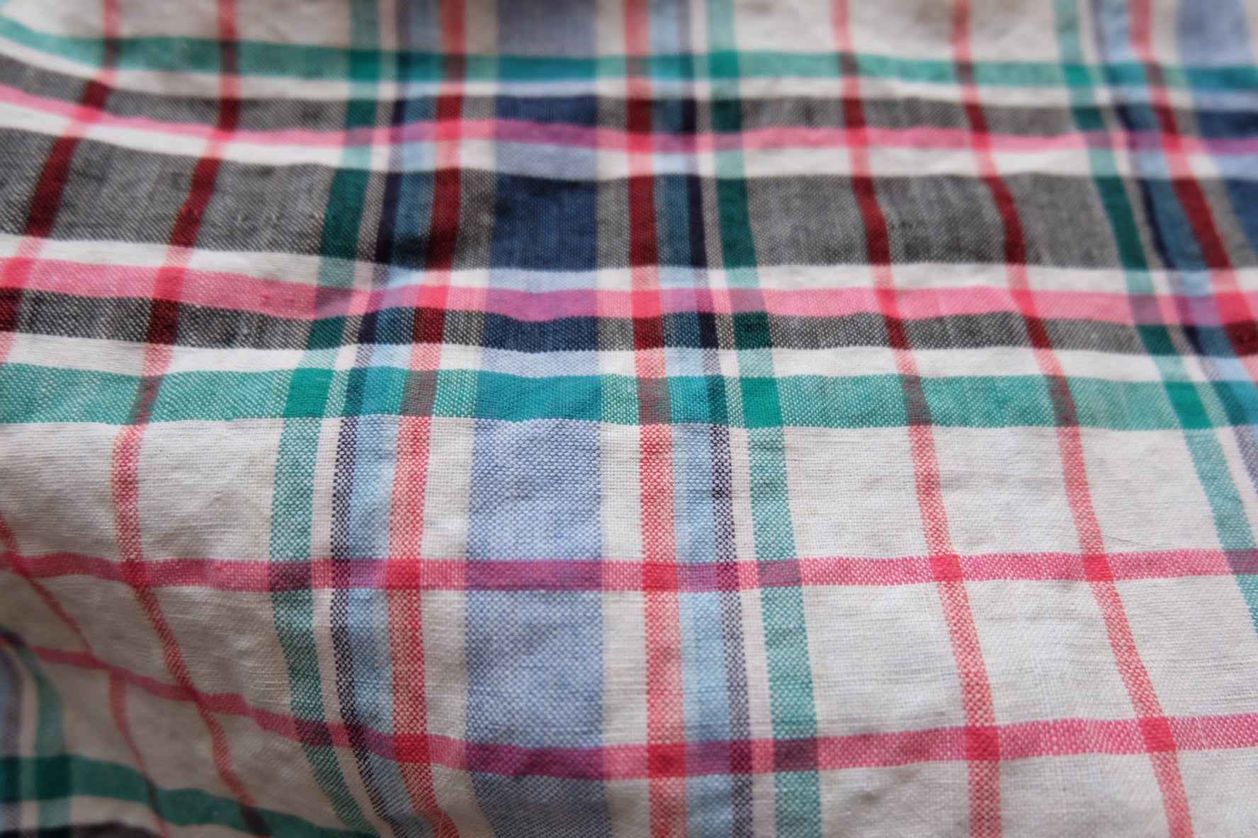 Southern Textile: '80s Lightweight Fashion Fabric - BUBBO