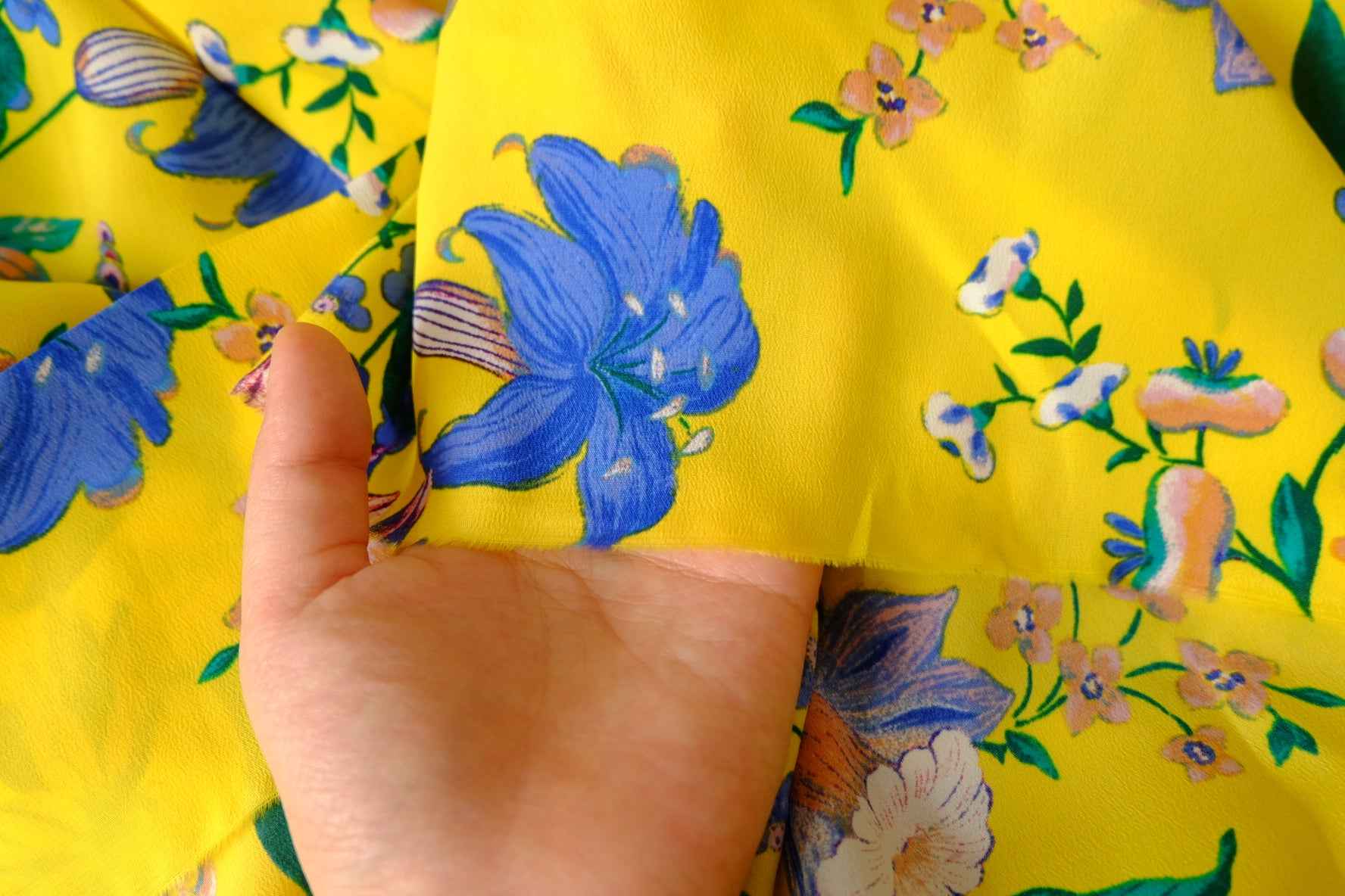 Sunlit Floral Silk Crêpe – 18mm Silk Blend, Dress Weight (Approx. 3 Yards) - BUBBO