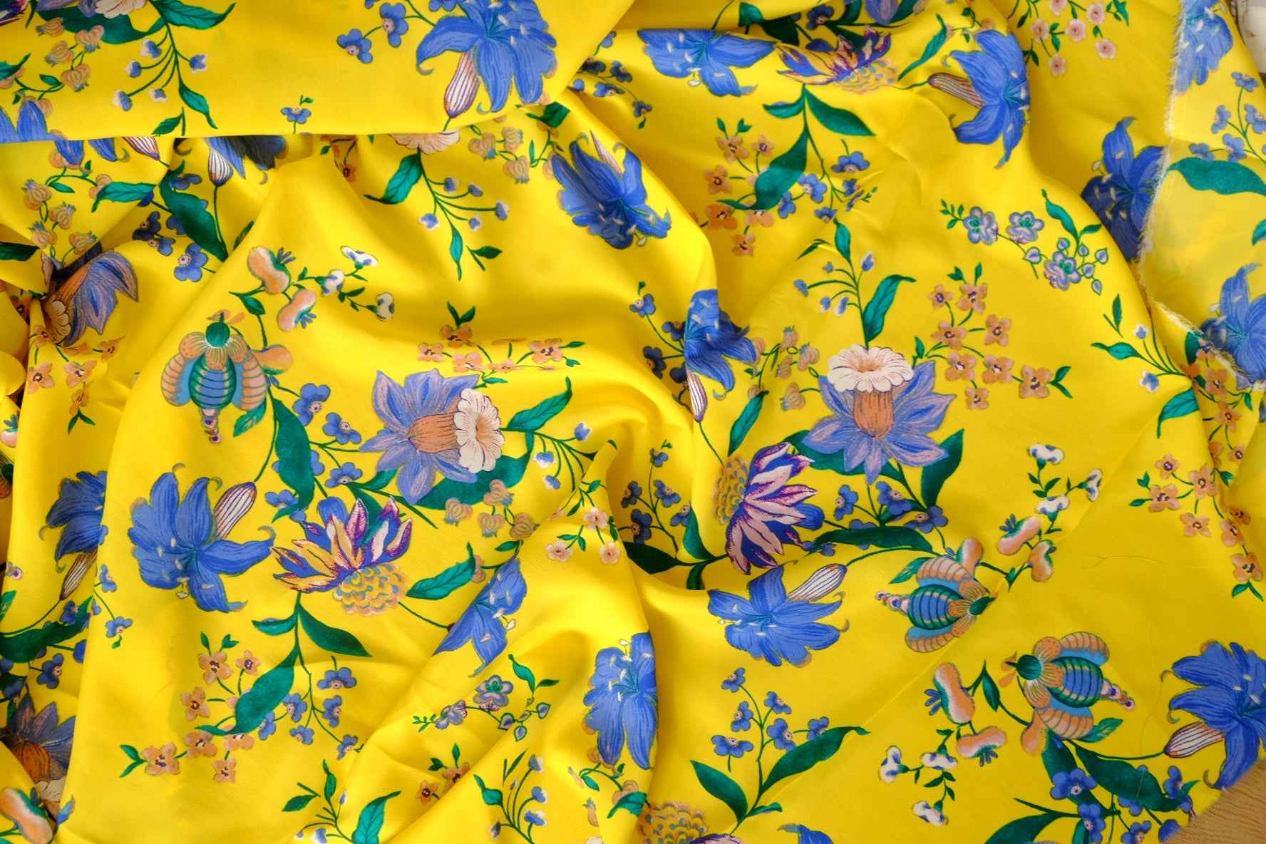 Sunlit Floral Silk Crêpe – 18mm Silk Blend, Dress Weight (Approx. 3 Yards) - BUBBO