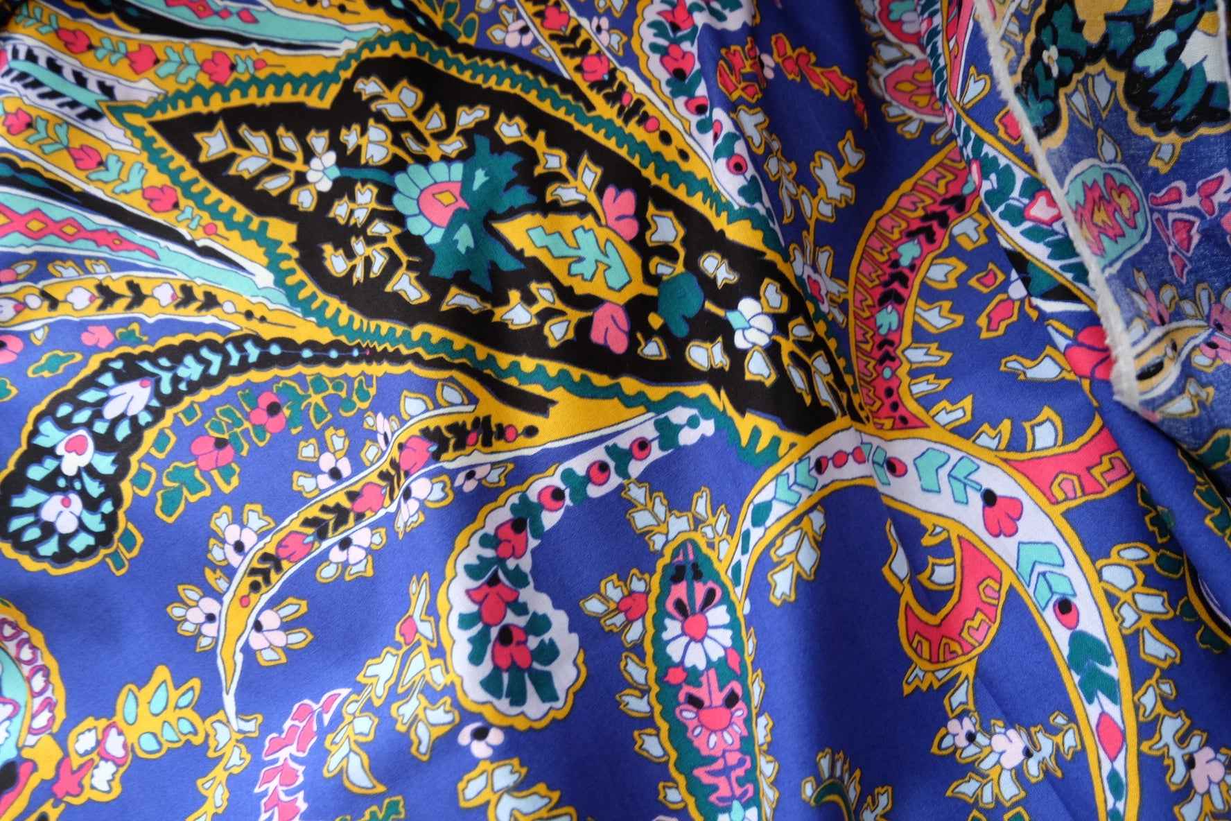 Vibrant Paisley Floral Cotton Fabric – Vera Bradley Deadstock | 3.3 Yards - BUBBO