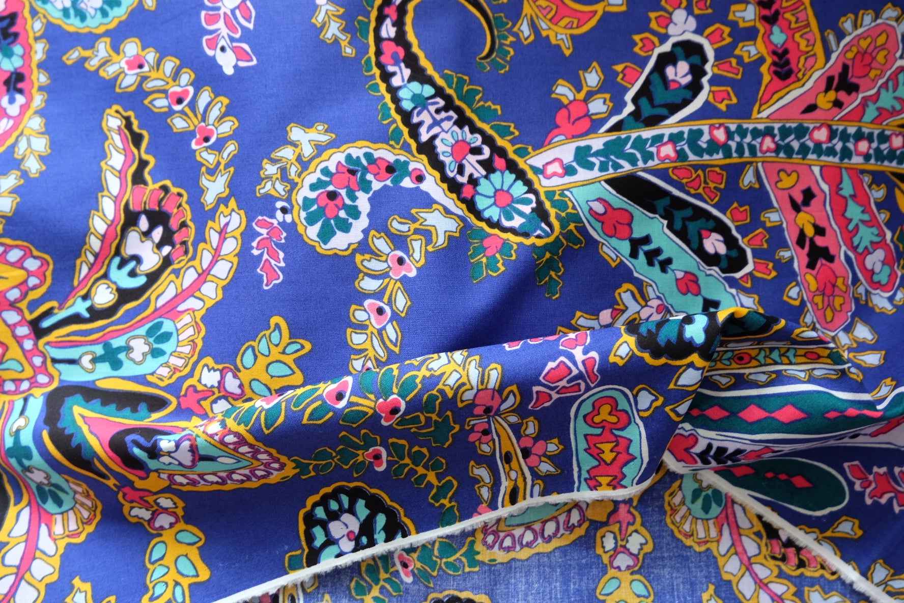 Vibrant Paisley Floral Cotton Fabric – Vera Bradley Deadstock | 3.3 Yards - BUBBO