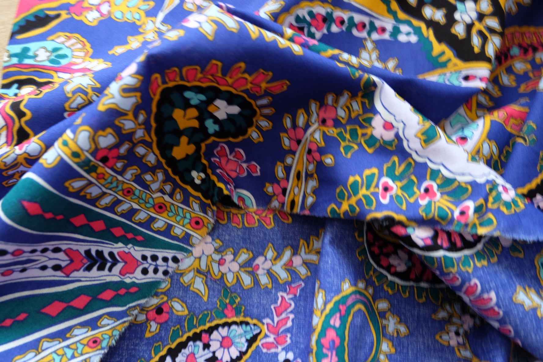 Vibrant Paisley Floral Cotton Fabric – Vera Bradley Deadstock | 3.3 Yards - BUBBO