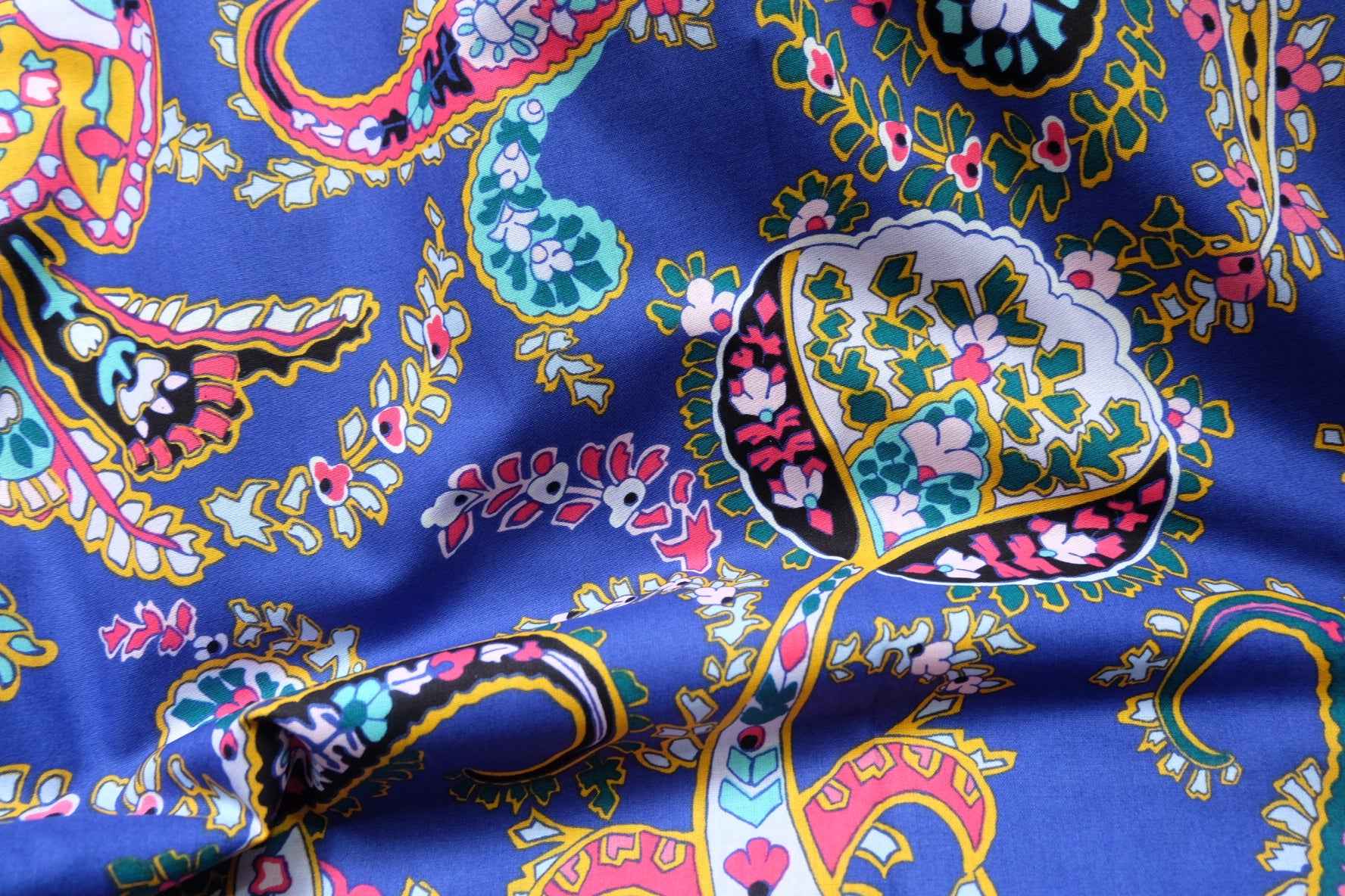 Vibrant Paisley Floral Cotton Fabric – Vera Bradley Deadstock | 3.3 Yards - BUBBO