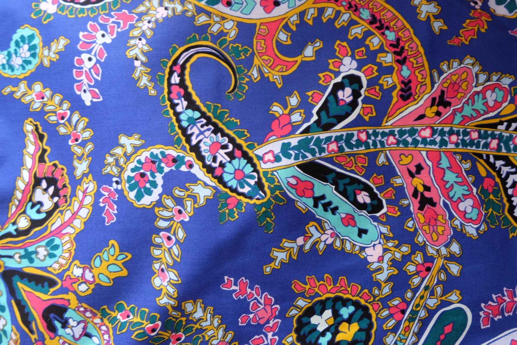 Vibrant Paisley Floral Cotton Fabric – Vera Bradley Deadstock | 3.3 Yards - BUBBO